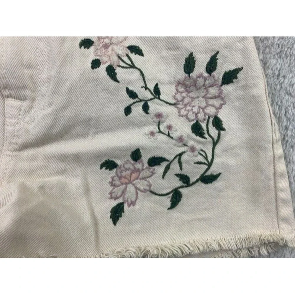 Zara Size 2 Womens Shorts Cotton Off White Embroidery Cutt off Mid Rise